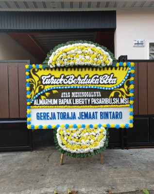 Papan Bunga Duka di Ambon